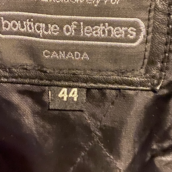 Selling barely used leather Jacket for winter and fall wear! Great shape. Black! - Picture 4 of 5